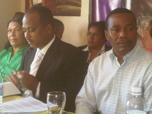 Dirigente Bienvenido Juma Polanco dirigente del PRD en acto de cambio a apoyo a Danilo Medina